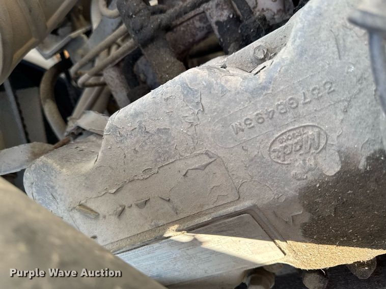 image for item DT0687 1993 Mack CH613 truck cab and chassis