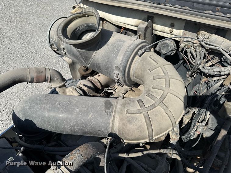 image for item DT0687 1993 Mack CH613 truck cab and chassis