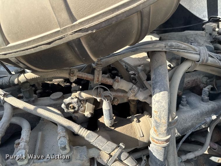 image for item DT0687 1993 Mack CH613 truck cab and chassis