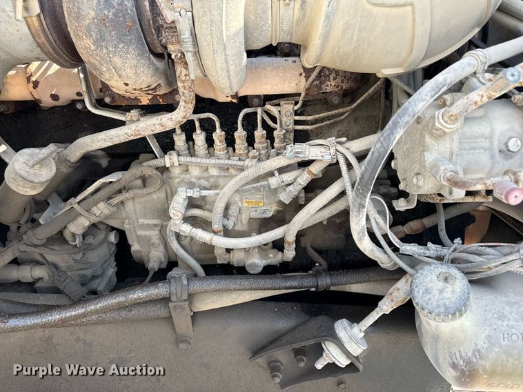 image for item DT0687 1993 Mack CH613 truck cab and chassis