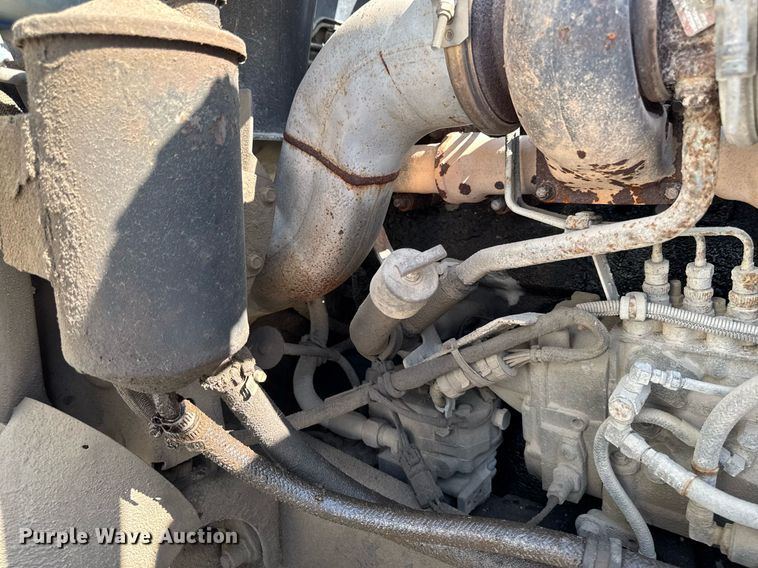 image for item DT0687 1993 Mack CH613 truck cab and chassis