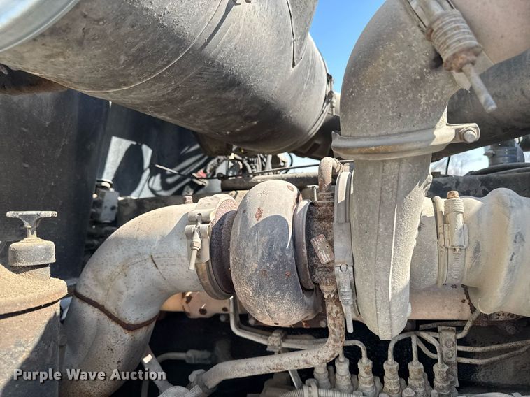 image for item DT0687 1993 Mack CH613 truck cab and chassis