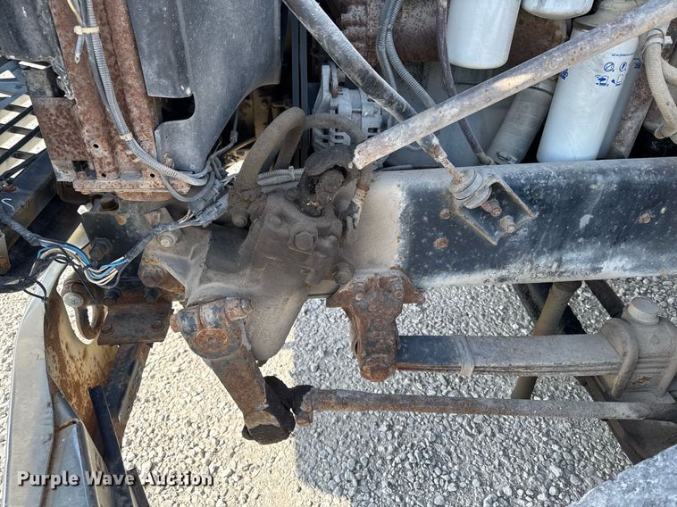 image for item DT0687 1993 Mack CH613 truck cab and chassis