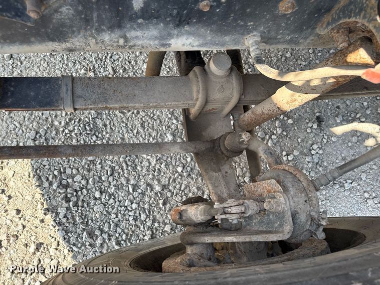 image for item DT0687 1993 Mack CH613 truck cab and chassis