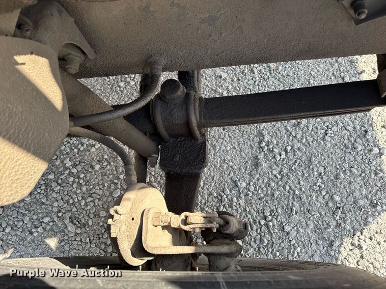 image for item DT0687 1993 Mack CH613 truck cab and chassis