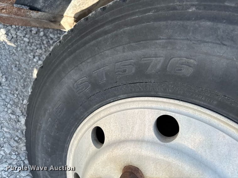 image for item DT0687 1993 Mack CH613 truck cab and chassis