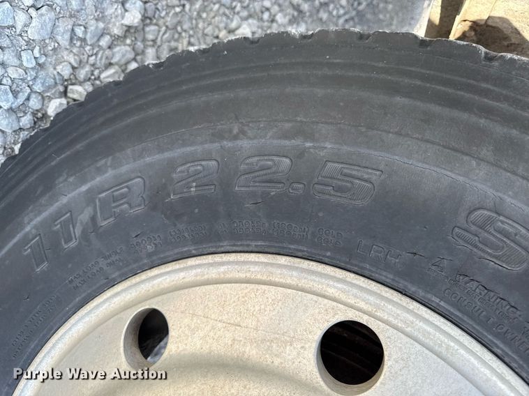 image for item DT0687 1993 Mack CH613 truck cab and chassis