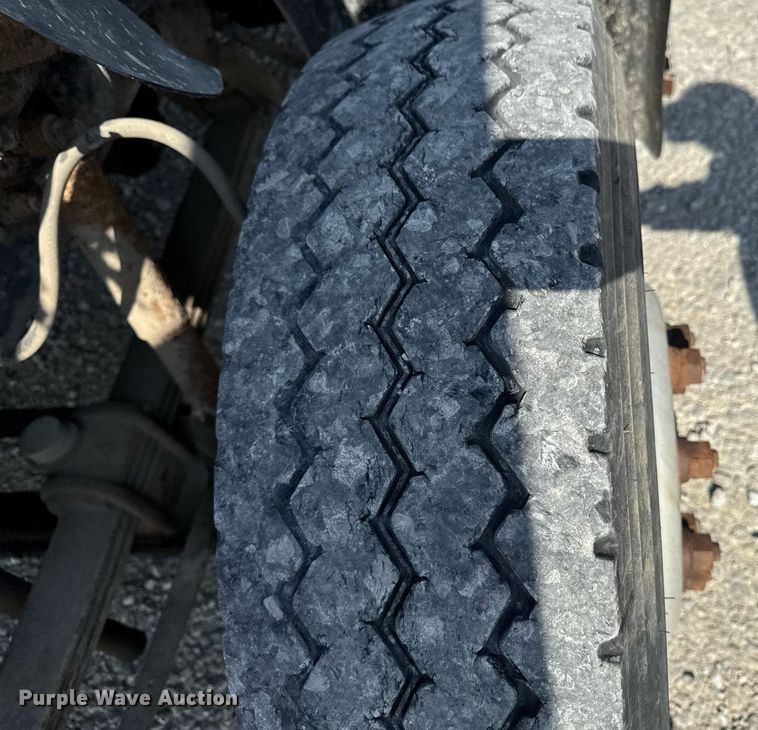 image for item DT0687 1993 Mack CH613 truck cab and chassis