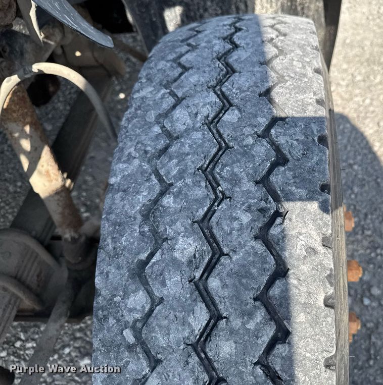 image for item DT0687 1993 Mack CH613 truck cab and chassis