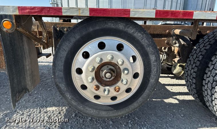 image for item DT0687 1993 Mack CH613 truck cab and chassis