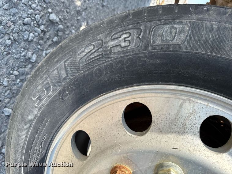 image for item DT0687 1993 Mack CH613 truck cab and chassis