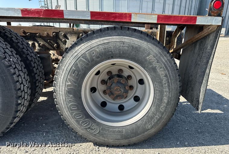 image for item DT0687 1993 Mack CH613 truck cab and chassis