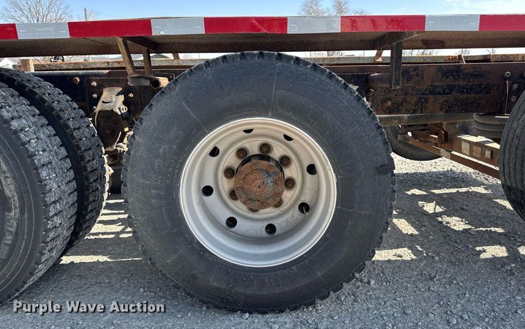 image for item DT0687 1993 Mack CH613 truck cab and chassis