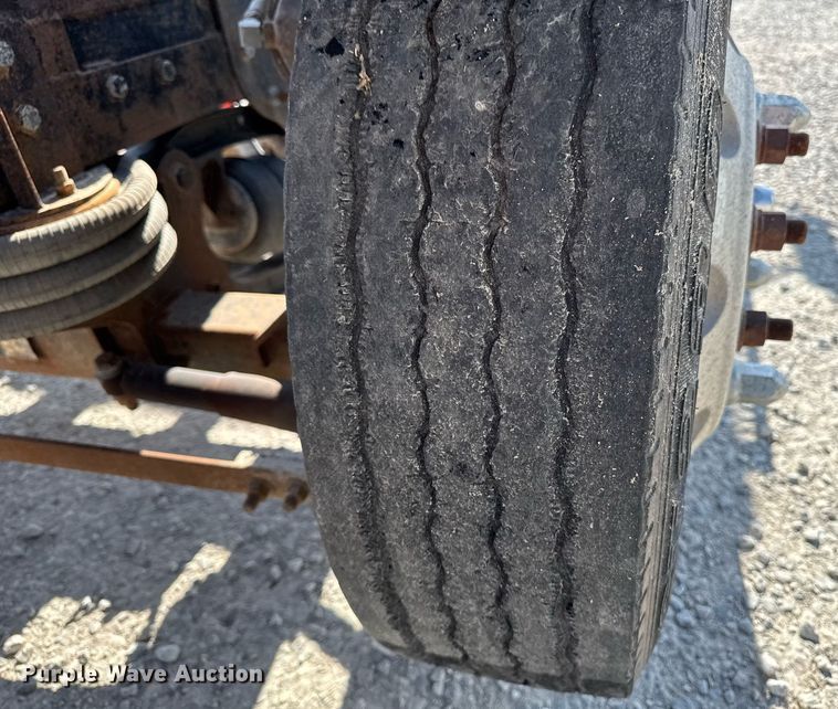 image for item DT0687 1993 Mack CH613 truck cab and chassis