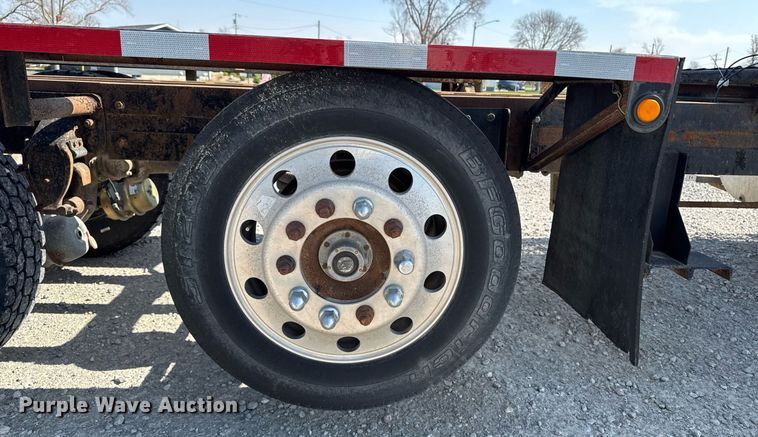 image for item DT0687 1993 Mack CH613 truck cab and chassis