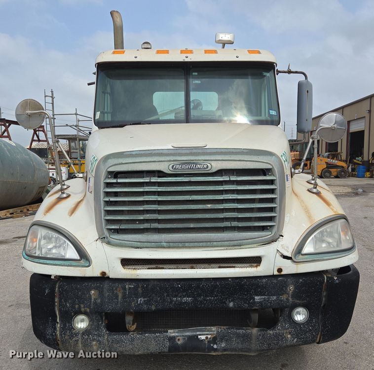 image for item DT4784 2006 Freightliner CL120 semi truck