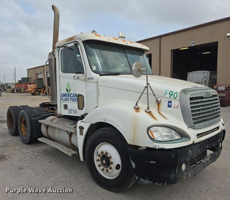 image for item DT4784 2006 Freightliner CL120 semi truck