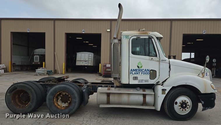 image for item DT4784 2006 Freightliner CL120 semi truck