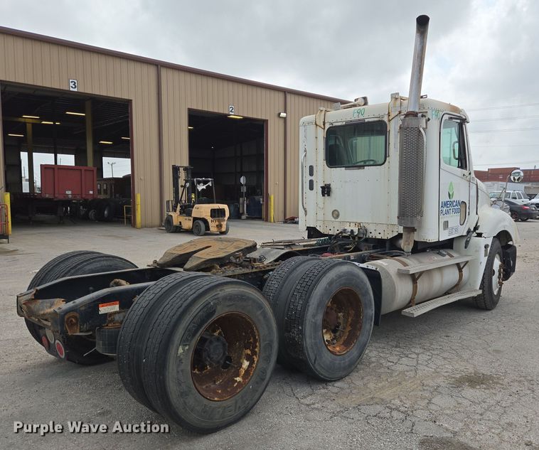 image for item DT4784 2006 Freightliner CL120 semi truck