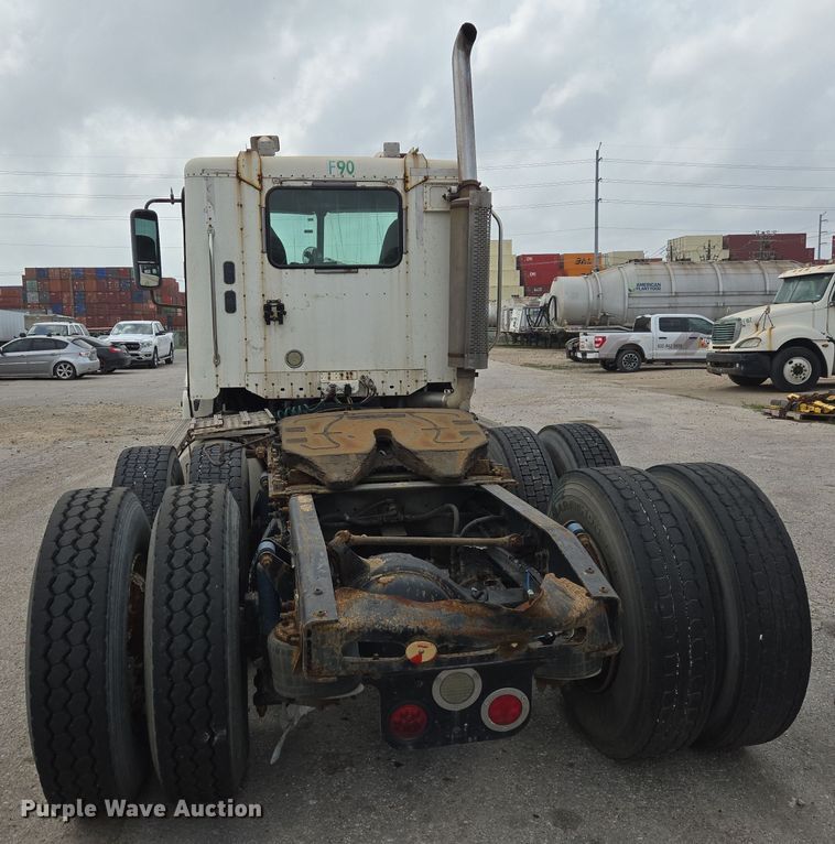 image for item DT4784 2006 Freightliner CL120 semi truck
