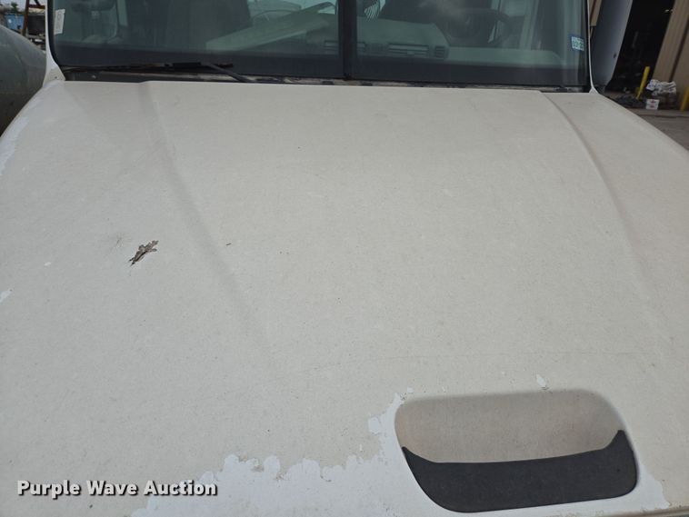 image for item DT4784 2006 Freightliner CL120 semi truck