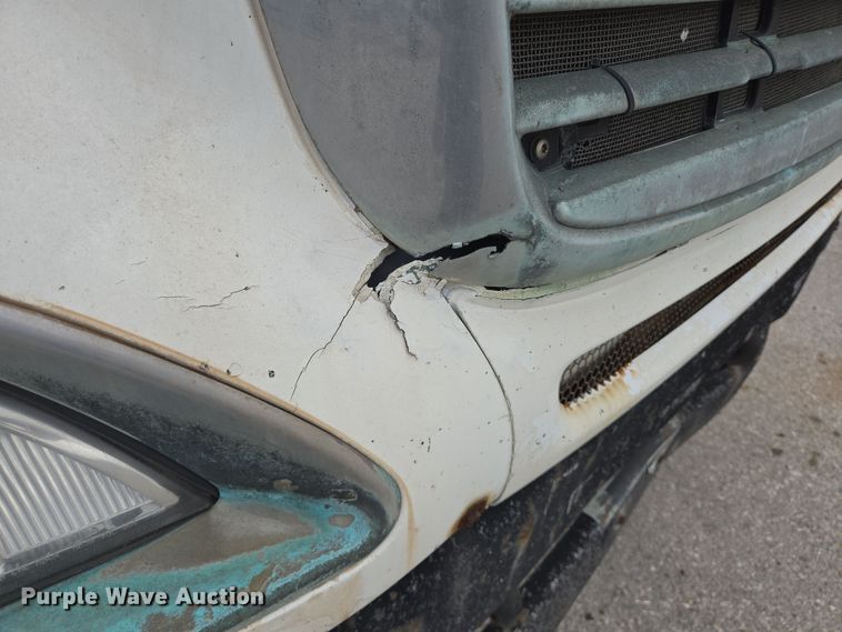 image for item DT4784 2006 Freightliner CL120 semi truck