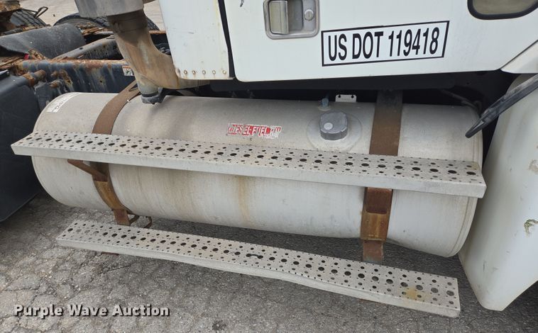 image for item DT4784 2006 Freightliner CL120 semi truck