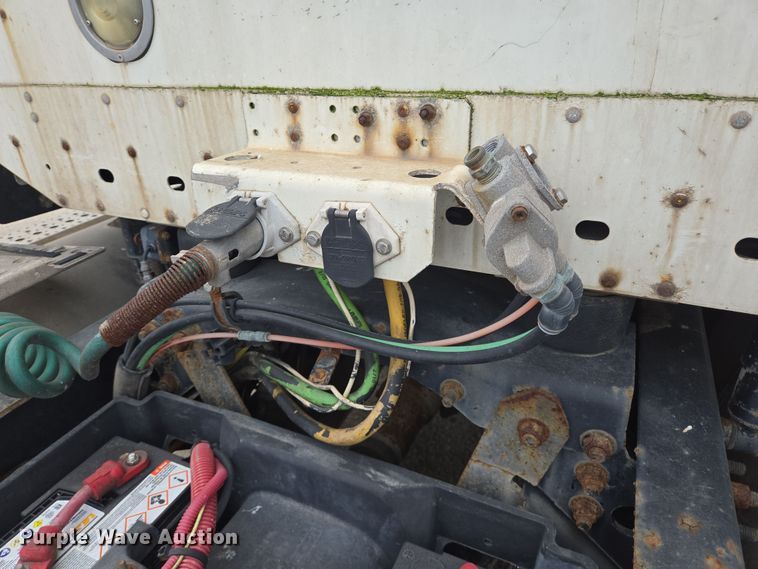 image for item DT4784 2006 Freightliner CL120 semi truck