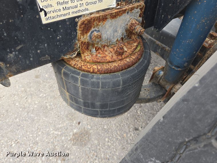 image for item DT4784 2006 Freightliner CL120 semi truck