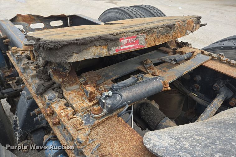 image for item DT4784 2006 Freightliner CL120 semi truck