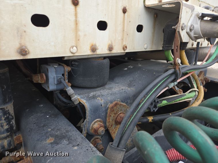 image for item DT4784 2006 Freightliner CL120 semi truck