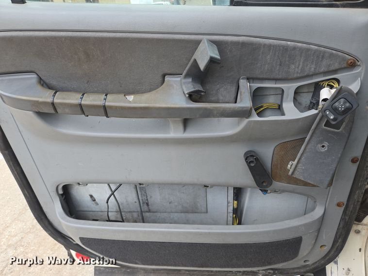 image for item DT4784 2006 Freightliner CL120 semi truck