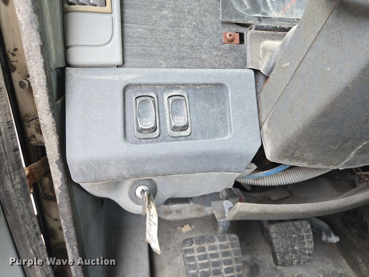 image for item DT4784 2006 Freightliner CL120 semi truck