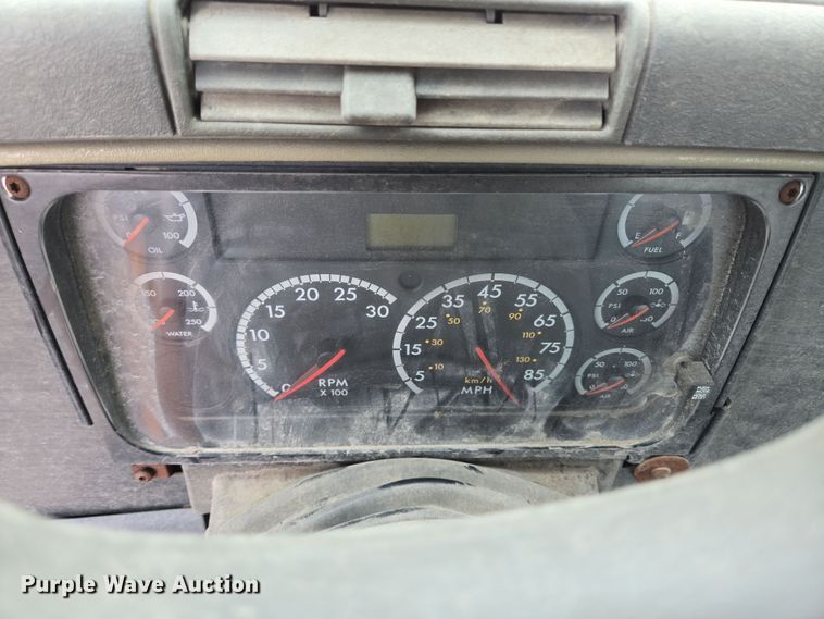 image for item DT4784 2006 Freightliner CL120 semi truck