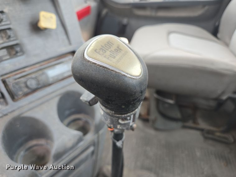 image for item DT4784 2006 Freightliner CL120 semi truck