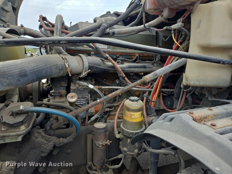 image for item DT4784 2006 Freightliner CL120 semi truck