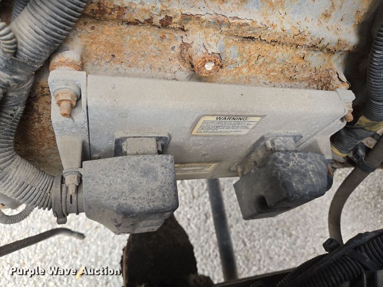 image for item DT4784 2006 Freightliner CL120 semi truck