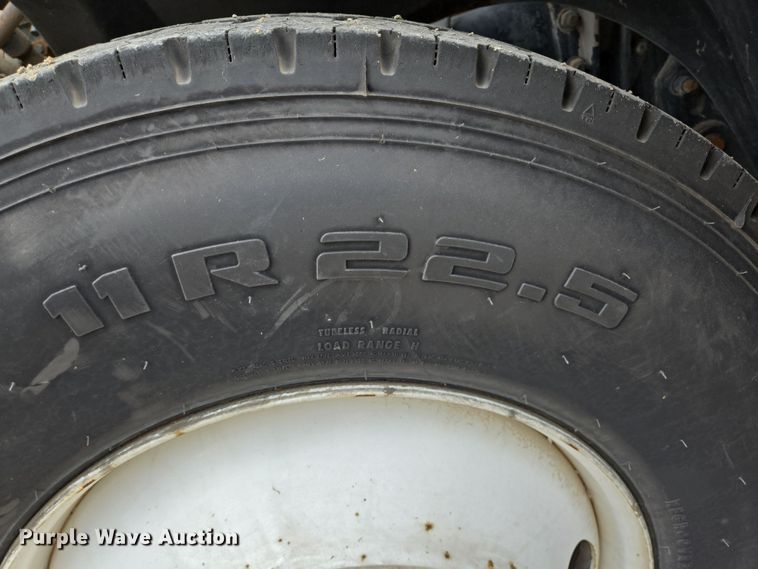 image for item DT4784 2006 Freightliner CL120 semi truck