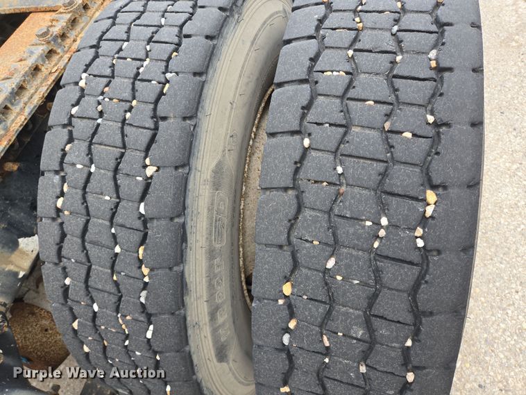 image for item DT4784 2006 Freightliner CL120 semi truck