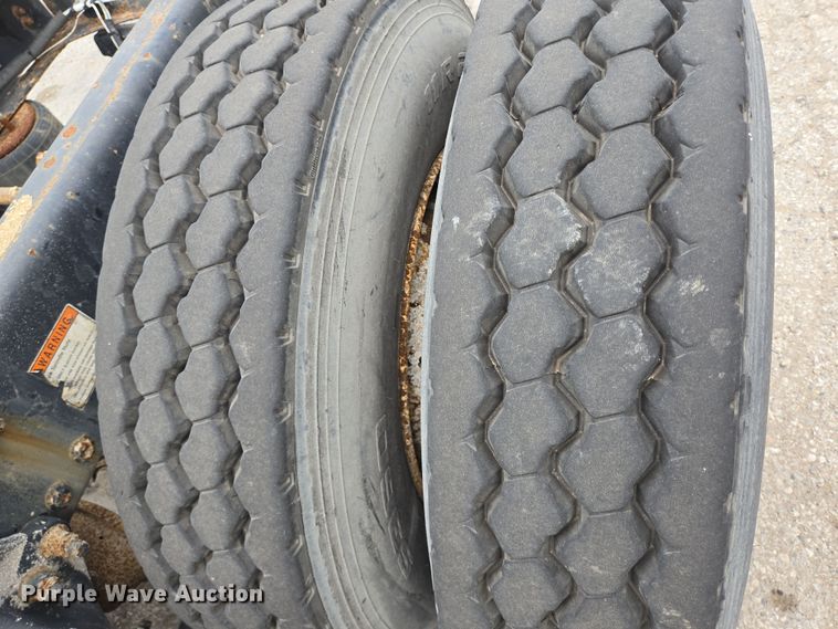 image for item DT4784 2006 Freightliner CL120 semi truck