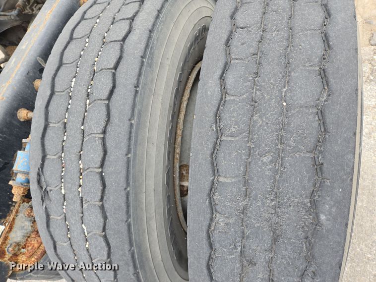 image for item DT4784 2006 Freightliner CL120 semi truck