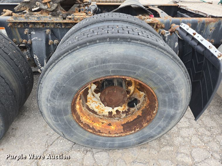 image for item DT4784 2006 Freightliner CL120 semi truck