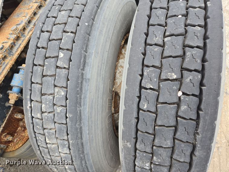 image for item DT4784 2006 Freightliner CL120 semi truck