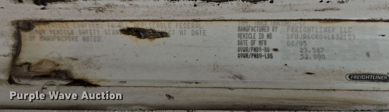 image for item DT4784 2006 Freightliner CL120 semi truck