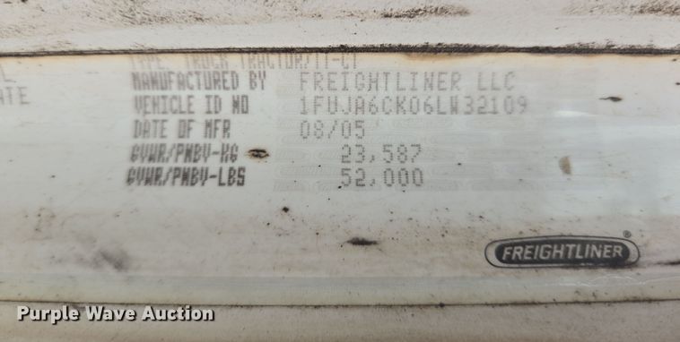 image for item DT4784 2006 Freightliner CL120 semi truck