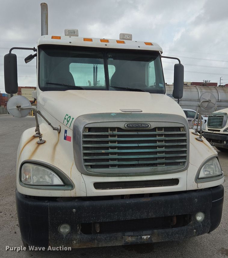 image for item DT4785 2007 Freightliner CL120 semi truck