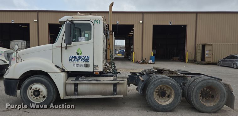 image for item DT4785 2007 Freightliner CL120 semi truck