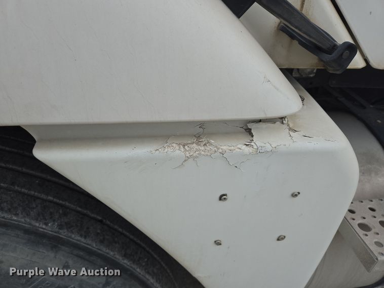 image for item DT4785 2007 Freightliner CL120 semi truck