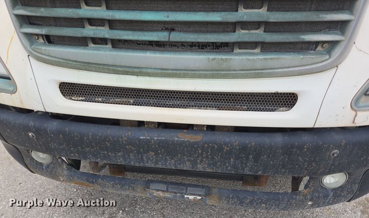 image for item DT4785 2007 Freightliner CL120 semi truck