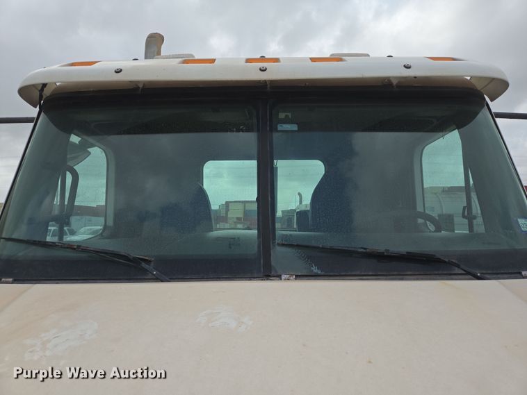 image for item DT4785 2007 Freightliner CL120 semi truck